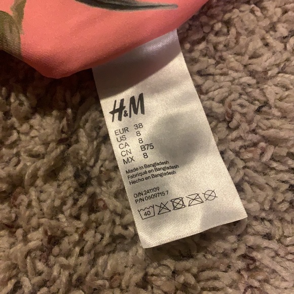 Super cute two piece bathing suit! - Picture 3 of 3